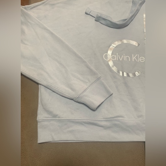 Calvin Klein Womens Cloud Silver Monogram Crop Hooded Pullover NWOT Medium - Picture 4 of 8